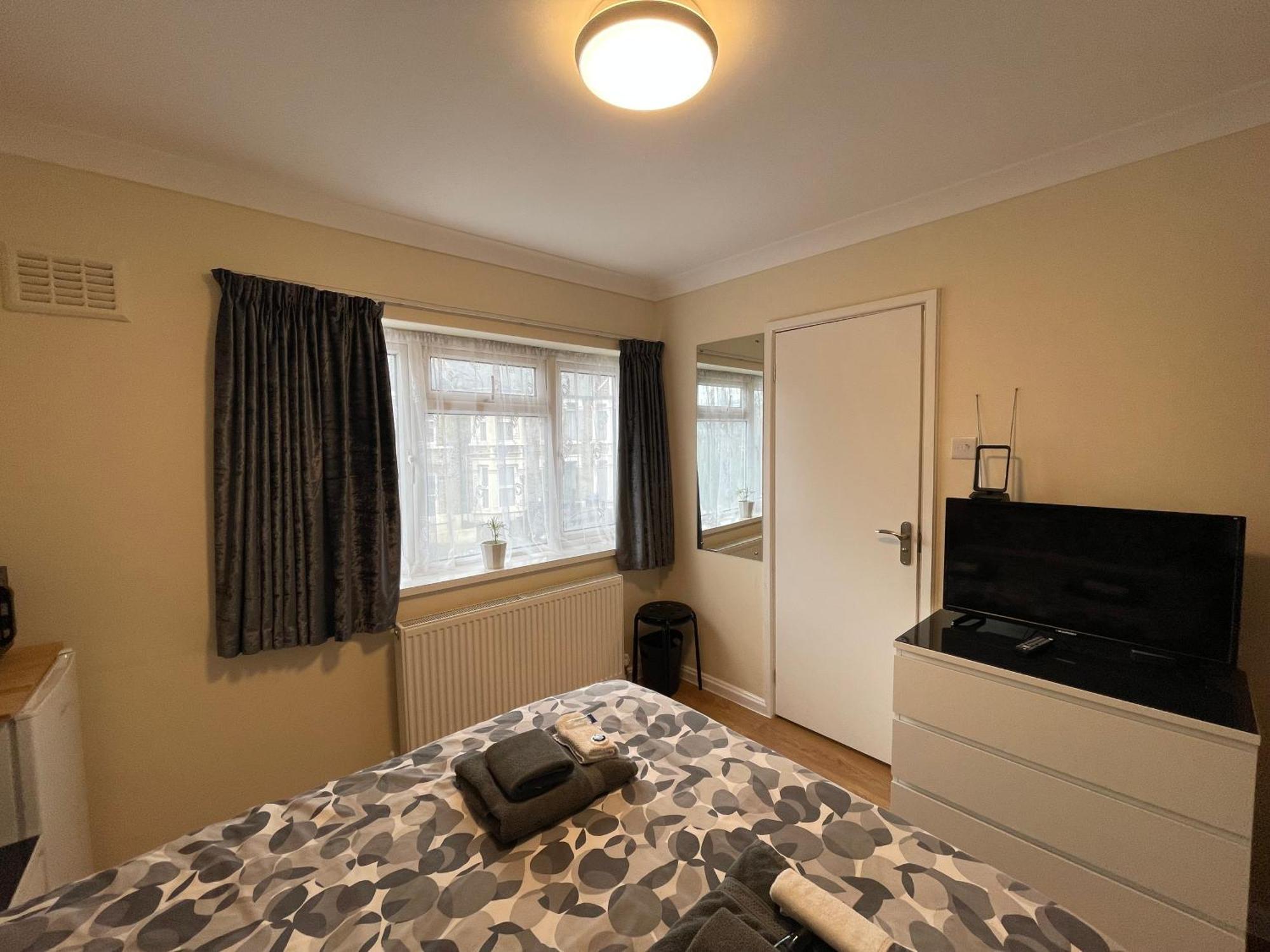 Kensal Lodge Guest House Londra Esterno foto